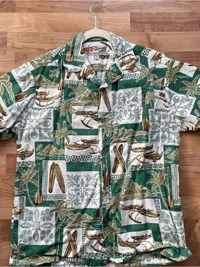 Hilo Hattie Green and White Tropical Print Button-Down Shirt